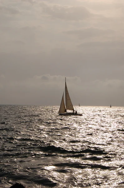 Yate de puesta de sol Imágenes de stock libres de derechos