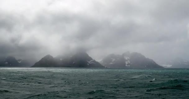 Viharfelhők Tenger Sziklás Hegyek Felett Havazással Dél Grúzia Brit Tengerentúli — Stock videók