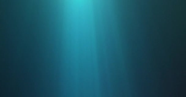 Sonnenstrahlen Scheinen Durch Blaues Wasser — Stockvideo