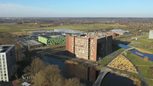 市内の近代的な建物 ワゲニンゲン ゲルダーラント州 オランダ — ストック動画