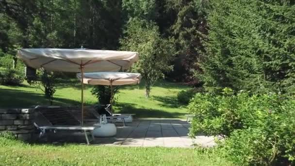 Resort Parasols Chaises Longues Dans Paysage Alta Badia Italie — Video