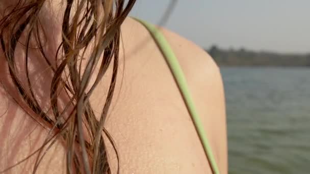 Mulher Com Cabelo Castanho Molhado Lago Breda Países Baixos — Vídeo de Stock