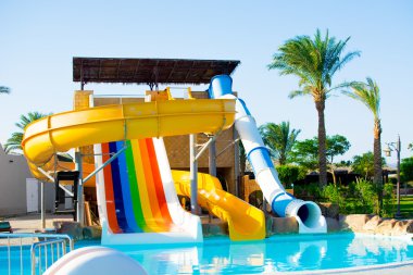 renkli plastik su kaydırağı Yüzme poolwater içinde slayt aqua park