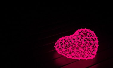 Siyah arka plan üzerine Neon kalp. pembe örgü