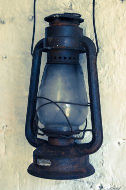 eski paslı gaz lambası