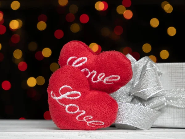 Amor Corazón Rojo Forma Caja Regalo Plata Madera Blanca Con —  Fotos de Stock