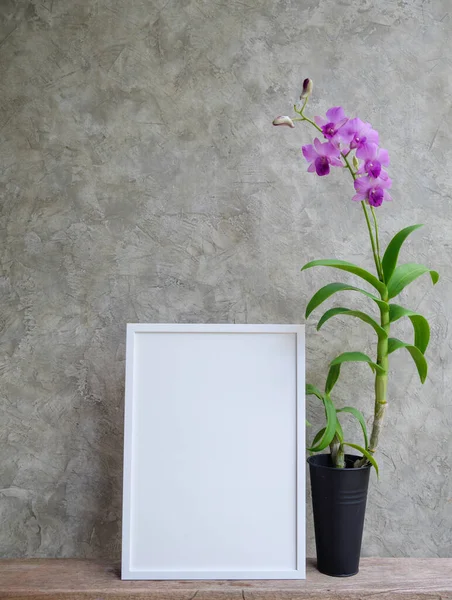 Mock Poster Weißer Rahmen Und Schöne Orchidee Blumen Modernen Schwarzen — Stockfoto