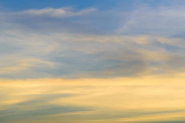 Coucher de soleil sur la plage et le ciel, effet rétro — Photo