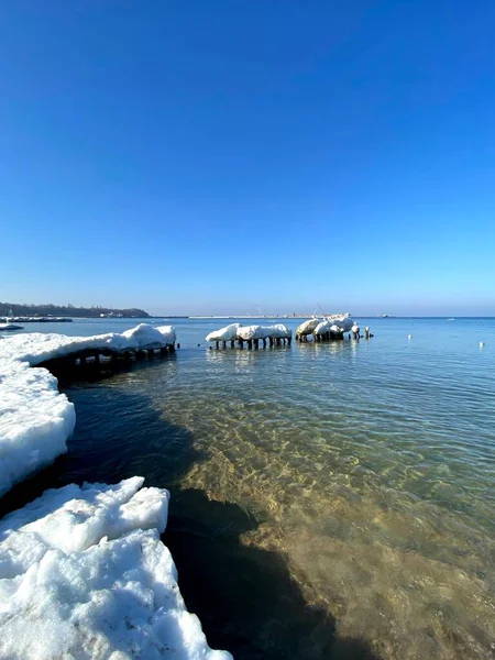 Paisaje Invernal Una Playa Cubierta Nieve Mar Báltico Kaliningrado Rusia — Foto de Stock