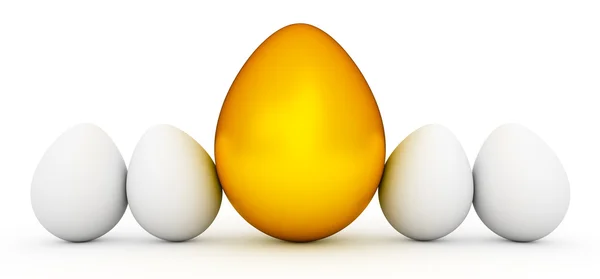 Línea de huevos de Pascua con huevo dorado grande — Foto de Stock