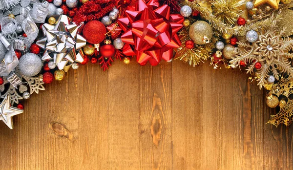 Kerst Bogen Ornamenten Decoraties Houten Achtergrond — Stockfoto