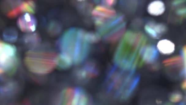 柔和而模糊的闪光背景的缓慢运动 带有闪光的浮动粒子和闪烁的彩虹反射 — 图库视频影像