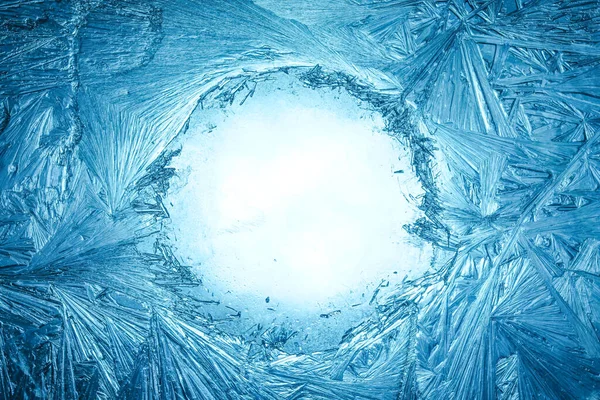 Rama Zimowego Mrozu Pokryta Oknem Wzorem Kryształów Lodu Białą Przestrzenią — Zdjęcie stockowe