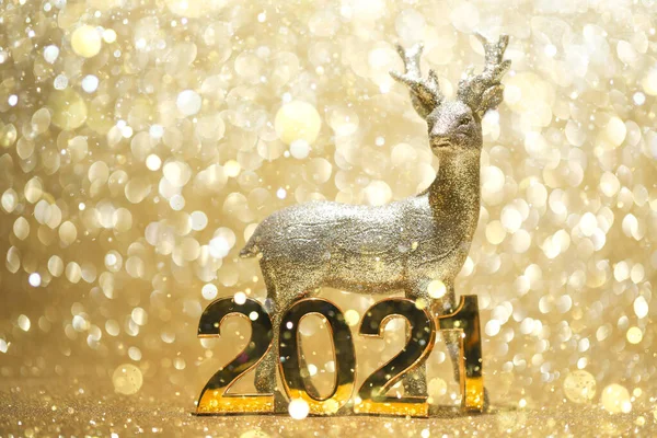 Chiffres Dorés Brillants 2021 Pour Célébration Nouvel Avec Des Cerfs — Photo