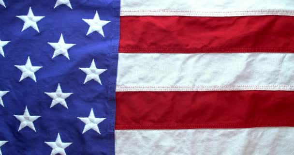 Rode Rozen Vallen Amerikaanse Vlag Symboliseren Amerika Verlies Van Een — Stockvideo