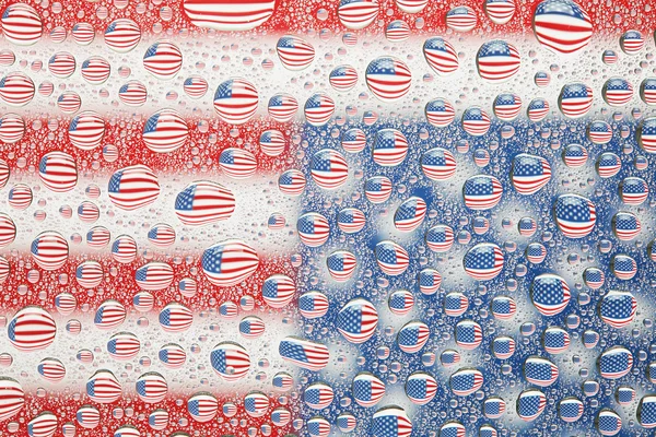 Bandera americana reflejada en fondo de gotas de agua — Foto de Stock