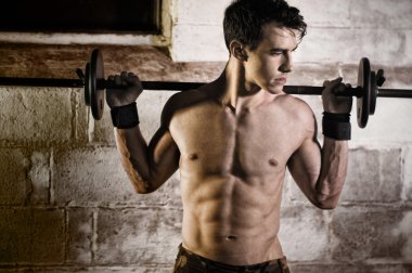 atletik erkek egzersiz