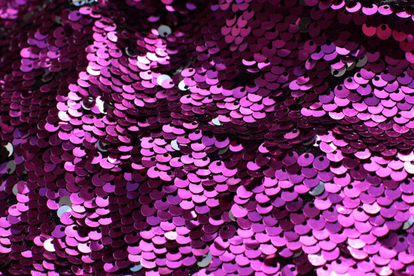 Сияющий макрофон из многих блёсток