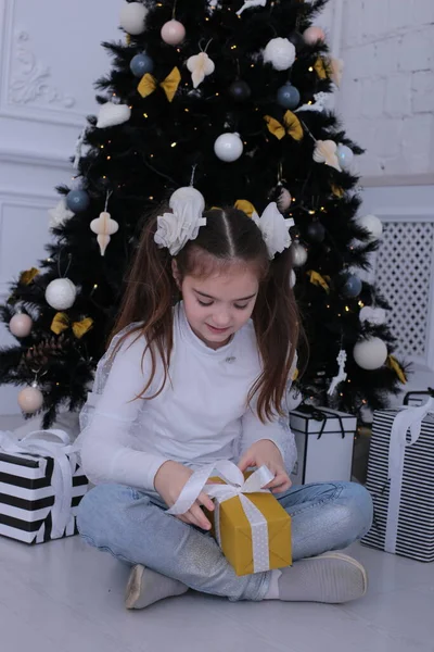 Перфектная Улыбающаяся Девушка Светлыми Волосами Новый Год Рождество — стоковое фото