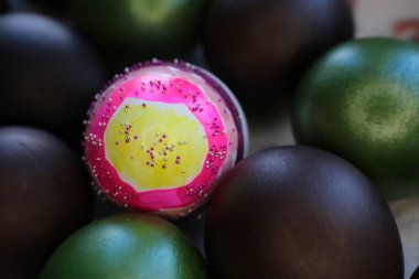 Paskalya yumurtalarını süslemek, Paskalya bayramına hazırlanmak.