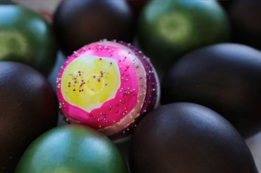 Paskalya yumurtalarını süslemek, Paskalya bayramına hazırlanmak.