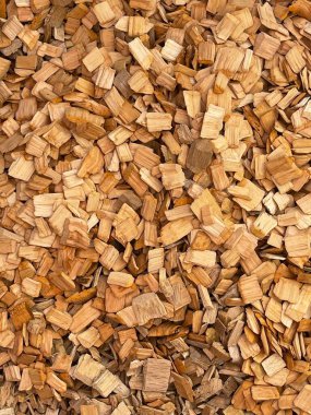 Makro fotoğraf doğal ekolojik odun kırıntıları. Esmer ve kayın ağaçlarının küçük bir karışımını tüttürmek için.