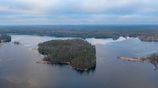 Insel Einem Mednoye See Inmitten Eines Großen Nördlichen Waldes Tiefem — Stockfoto