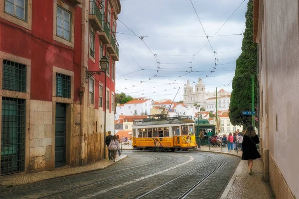 2019 Tram Tradizionale Giallo Nel Centro Lisbona Portogallo — Foto Stock