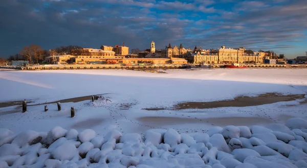 Panoráma Töltés Ősi Gyönyörű Épületek Város Középszázadi Vyborg Oroszországban Téli — Stock Fotó
