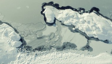 Kışın Karelia 'da Ladoga Gölü' nde buz, hava manzarası