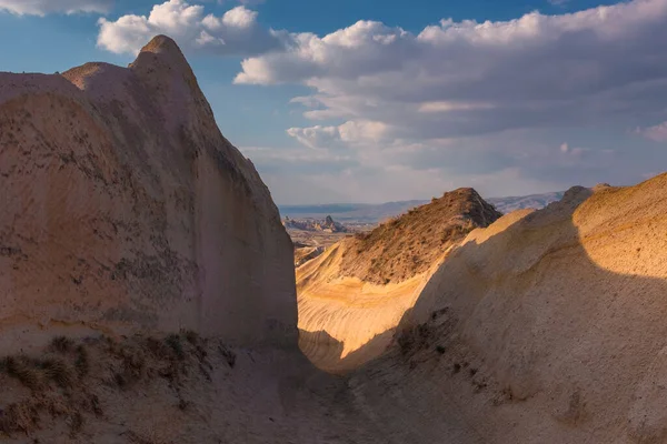 Скелі Долинах Каппадокії Мальовничими Скелями Горами Туреччині — стокове фото