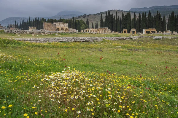 Cidade Antiga Hierápolis Pamukkale Turquia Fundo Das Montanhas — Fotografia de Stock