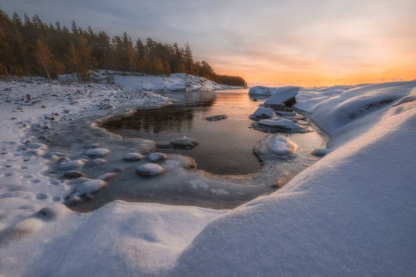 Kleine Bucht Ladoga See Morgengrauen Mit Neuschnee Winter — Stockfoto
