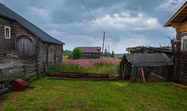 Historická Vesnice Pyalma Karelia Rusko Starými Dřevěnými Domy Kostelem — Stock fotografie