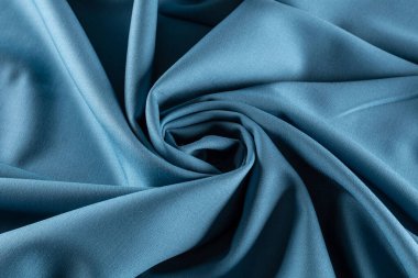 yumuşak mavi kumaş, spiral şeklinde bükülmüş.