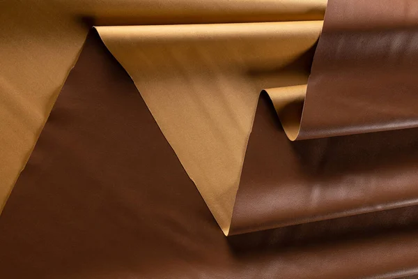 表面有褶皱的人造皮革 用于缝制巧克力色衣服 — 图库照片