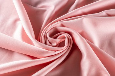 Terzilik için yumuşak pembe kumaş spiral ve arka planda