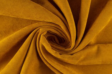 Perde kumaşı, kum renkli tuval, spiral şeklinde.