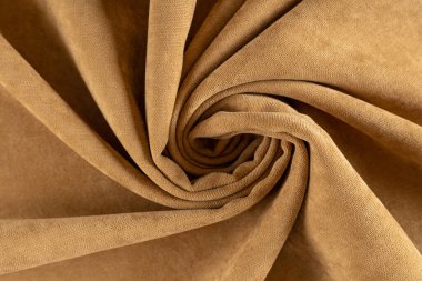 Perde kumaşı açık kahverengi tuval, spiral şeklinde sarılmış.