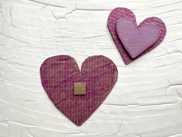 Stap voor stap kinderen ambachten, hoe maak je een hart Valentijnsdag kaart van de verwerking. — Stockfoto