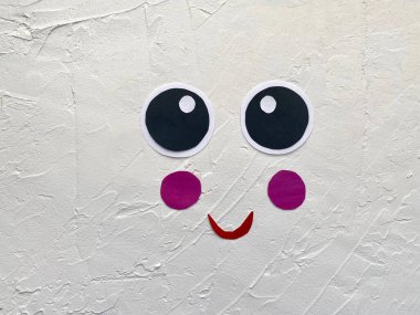 Gözlerin ve ağzın nasıl kesileceği, çocukların zanaatı, çocuk uygulaması hakkında talimatlar.