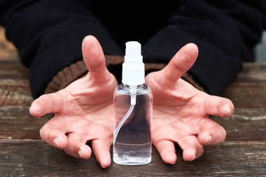 Ellerinde kuru deri tabakası var. Vitamin eksikliği belirtileri kavramı