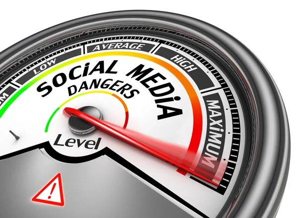 Nível de perigos de mídia social para o medidor conceitual moderno máximo — Fotografia de Stock