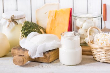 Taze süt ürünleri.