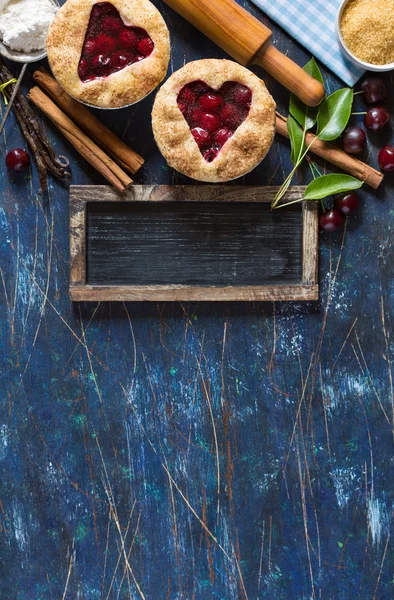 Sweet cherry pie. — Stock Photo, Image