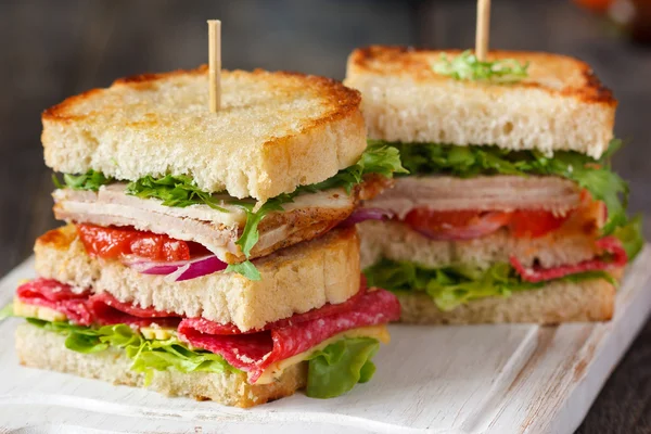 Čerstvé domácí sendviče. — Stock fotografie
