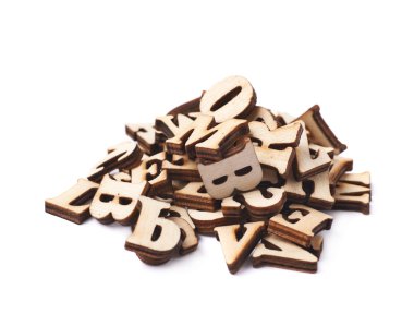 Ahşap harfler izole yığını