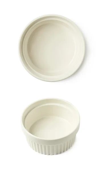 Porcellana soufflé piatto di ramekin isolato — Foto Stock