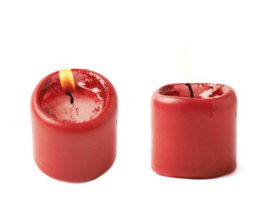 İzole yarısı yandı yanan kırmızı mum