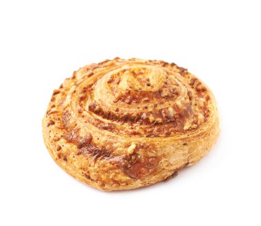 Peynir pasta rulo çörek izole